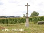 Kamenný kříž u kaple v Kunčicích