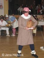 Obecní ples - ordinace uprostřed vesnice